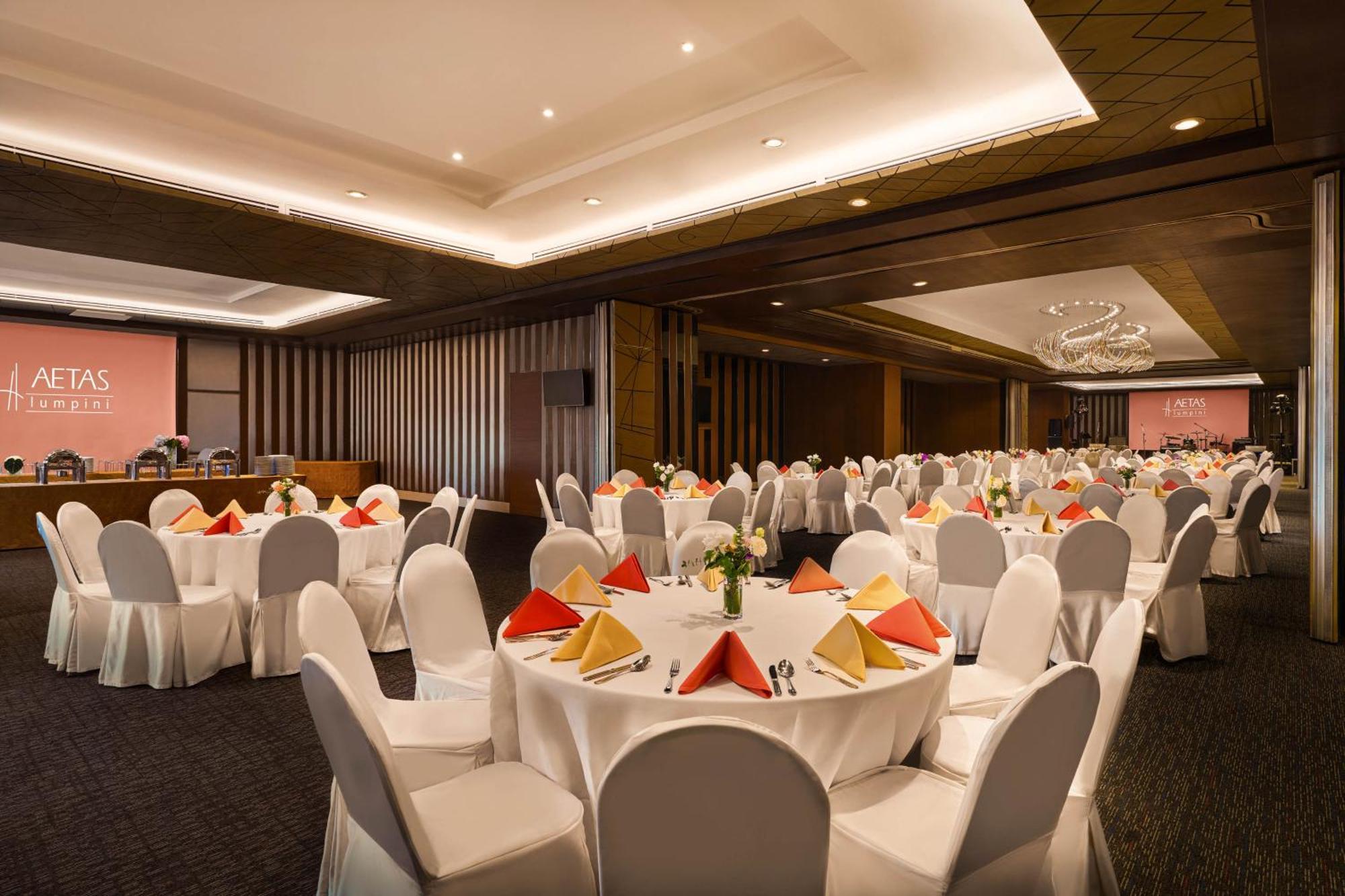 Aetas Lumpini Hotel Bangkok Exterior photo
