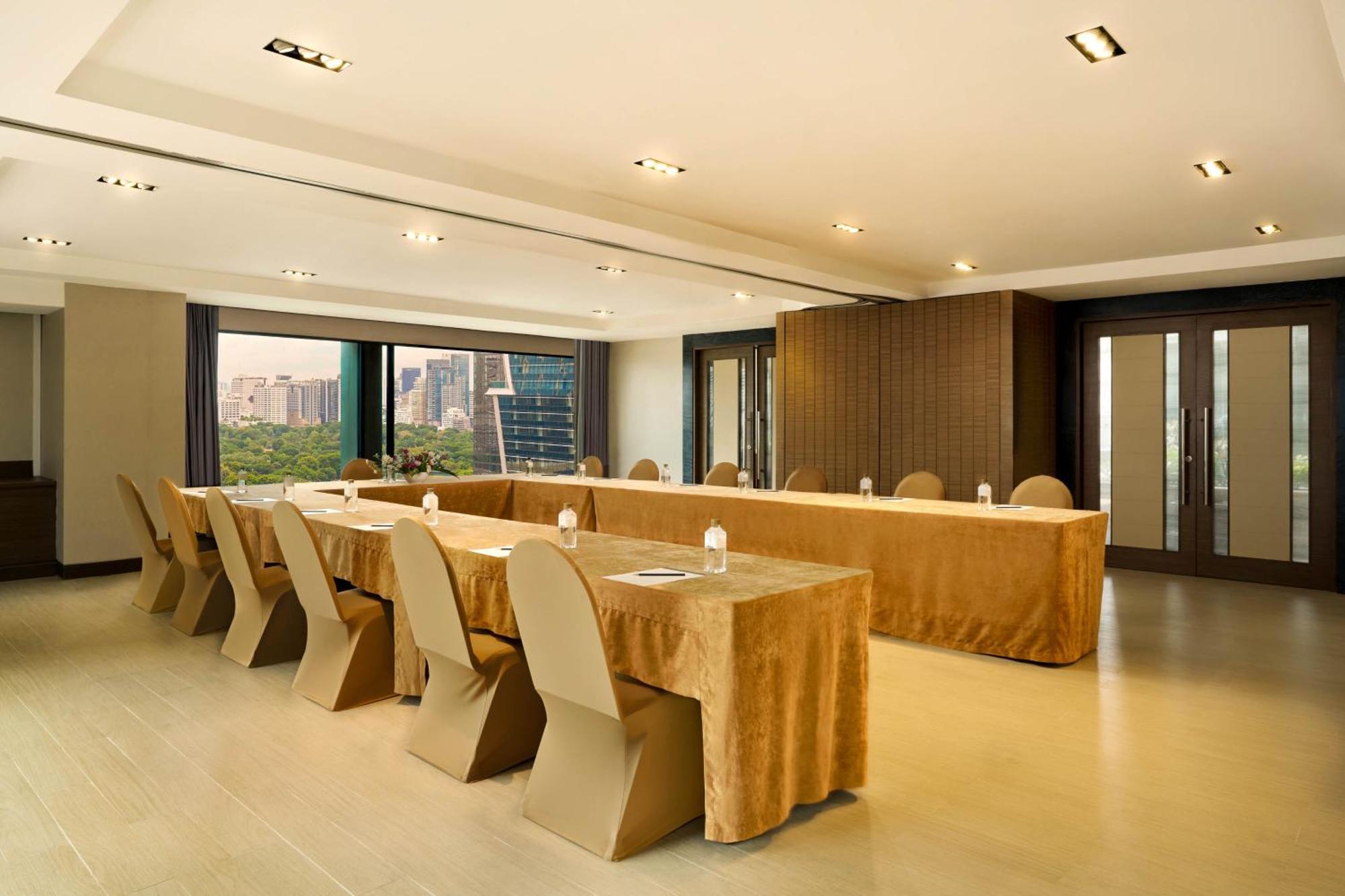 Aetas Lumpini Hotel Bangkok Exterior photo
