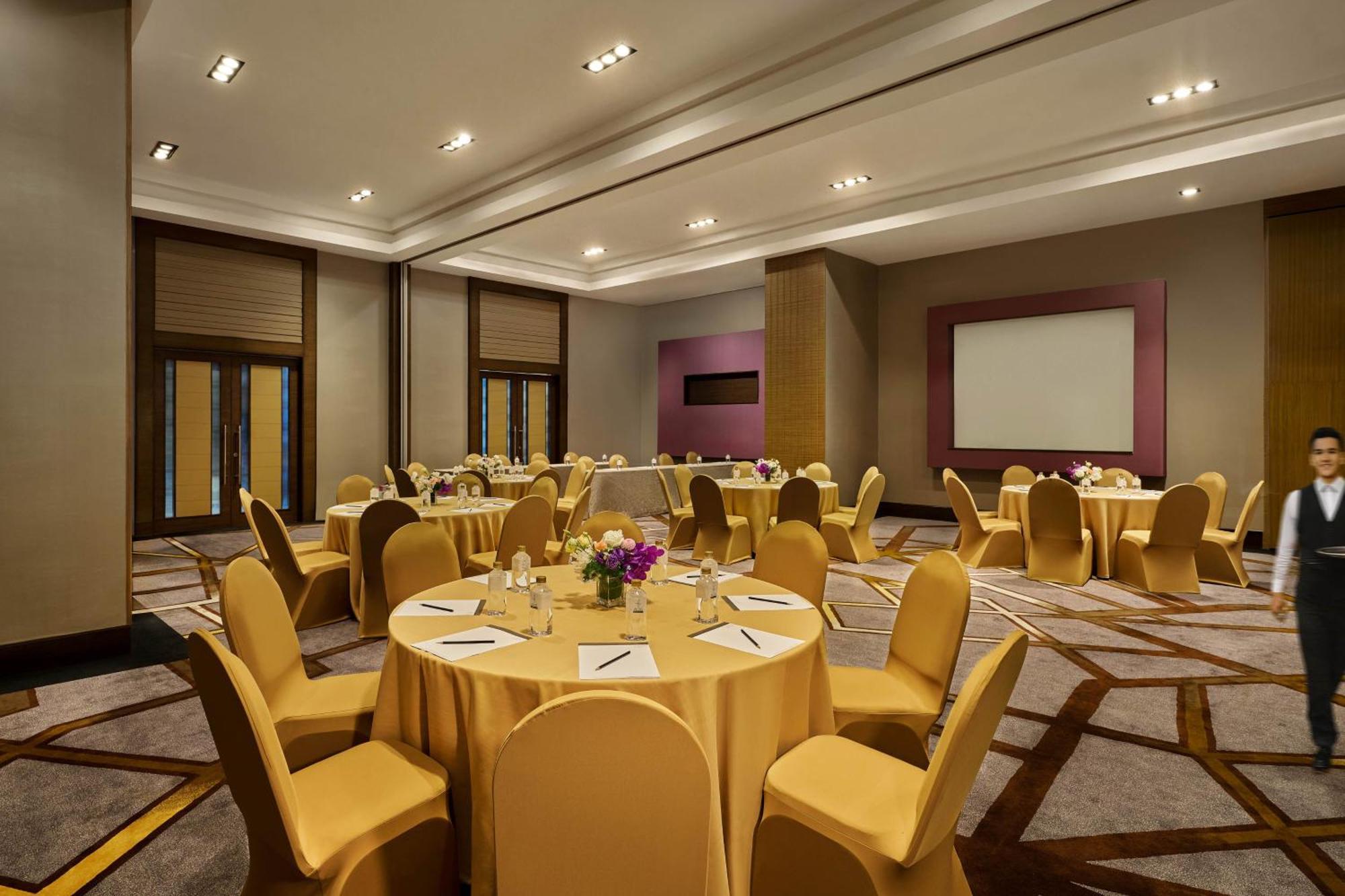 Aetas Lumpini Hotel Bangkok Exterior photo